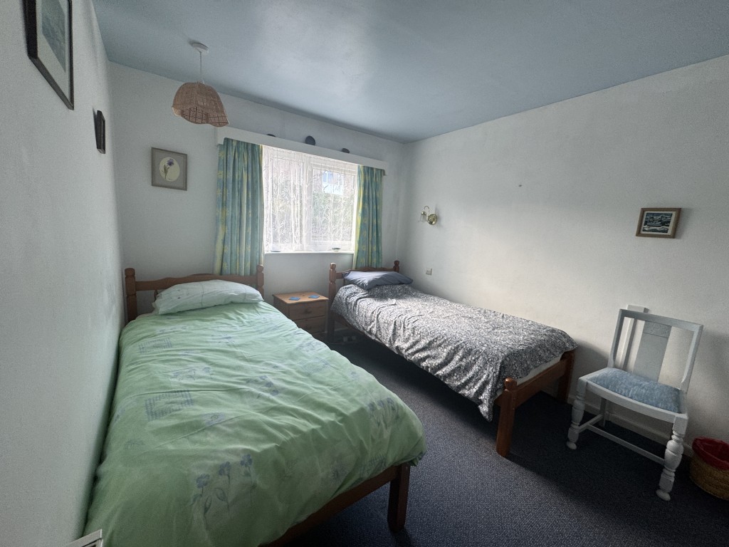Lot: 153 - MID-TERRACE PROPERTY WITH STUNNING SEA VIEWS IN A POPULAR LOCATION - Bedroom two